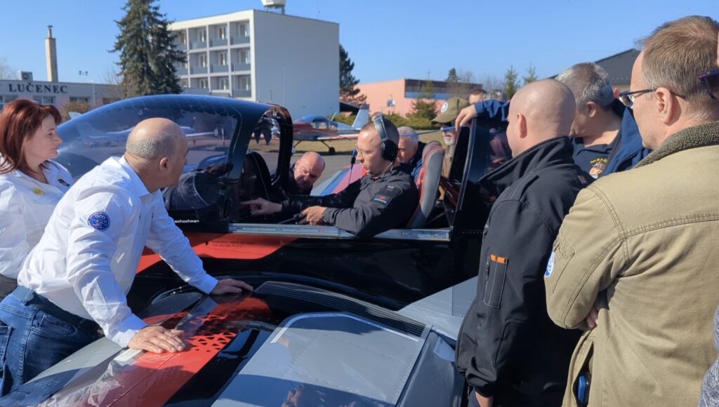 pilots around ultralight aircraft on AI glass cockpit presentation